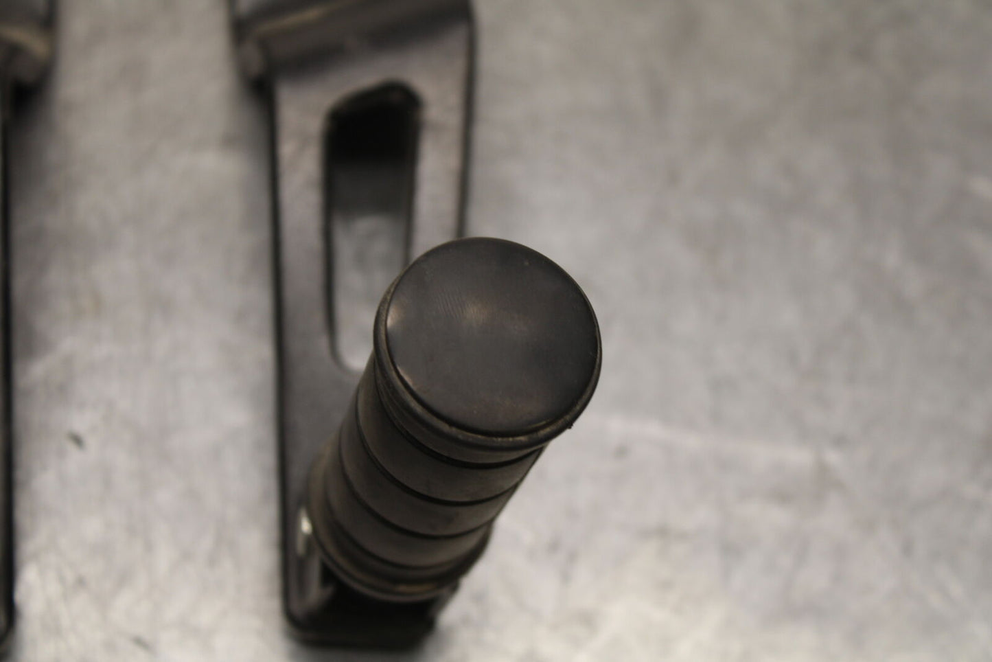17-24 YAMAHA BOLT XVS950 REAR PASSENGER FOOT STEP PEG BB729