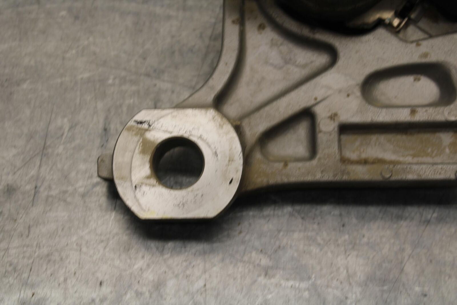 2015 Yamaha FZ09 REAR BACK BRAKE CALIPER W MOUNT BRACKET BB69