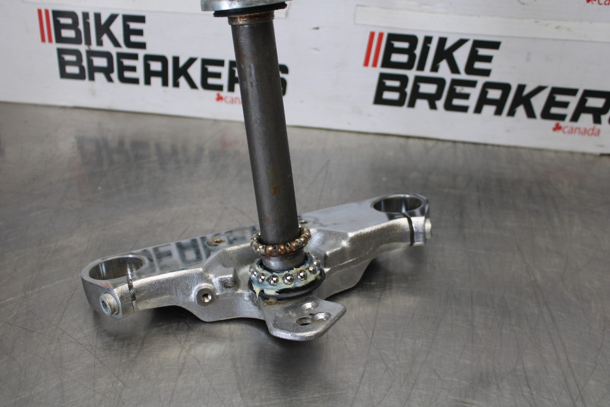 03 HONDA SHADOW SPIRIT 750 VT750DC FRONT FORKS CLAMP LOWER TRIPLE TREE BB907