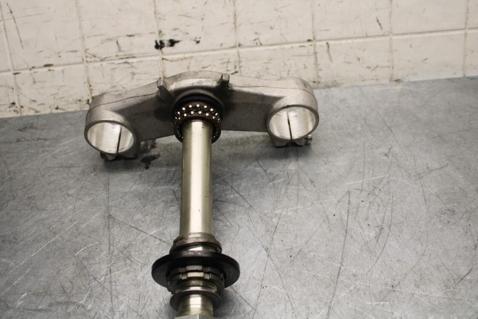 2009 Kawasaki Ninja ZX6R ZX600R FRONT FORKS CLAMP LOWER TRIPLE TREE STEM BB548