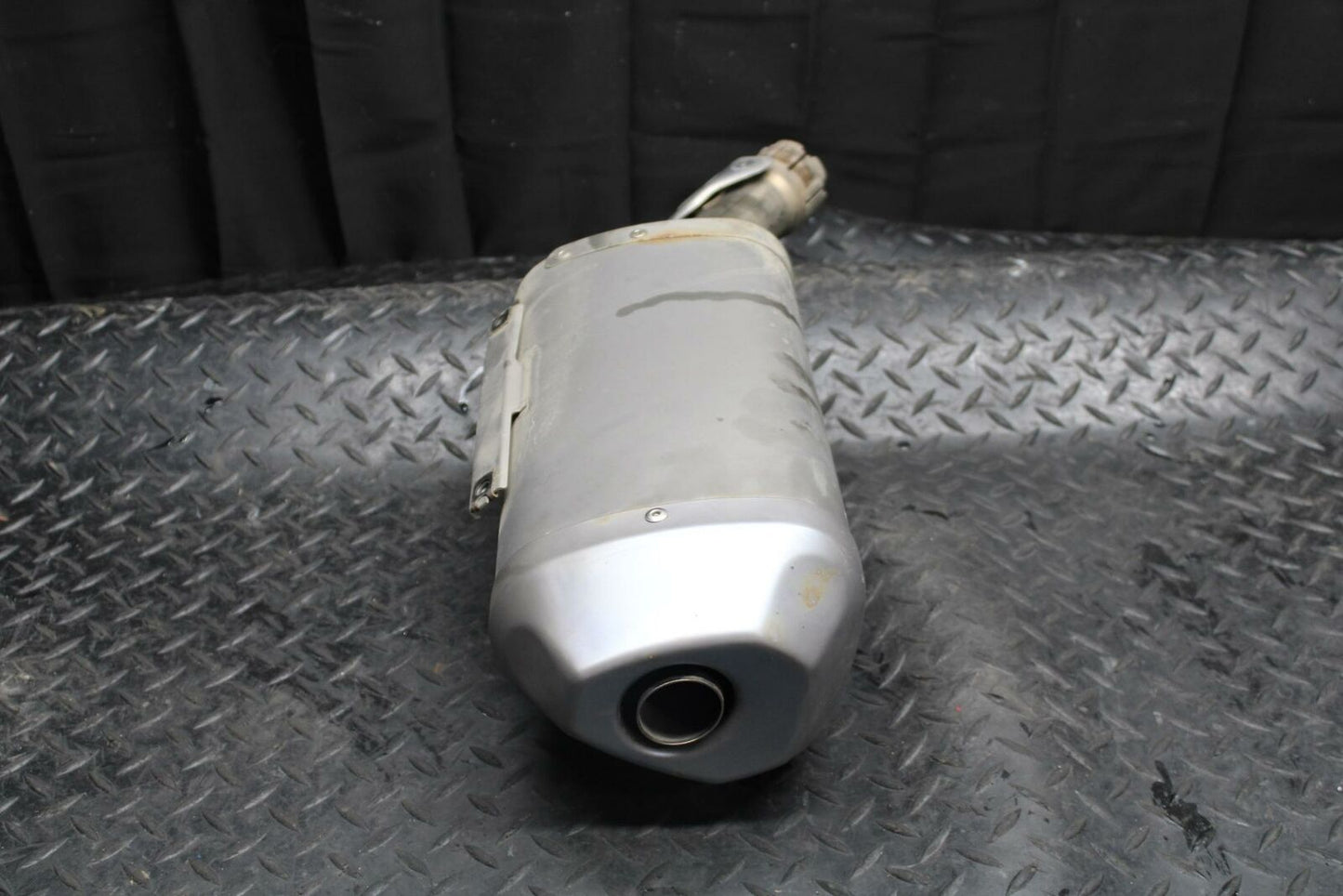 09-14 YAMAHA YZF R1 RIGHT EXHAUST PIPE MUFFLER SLIP ON CAN SILENCER BB196