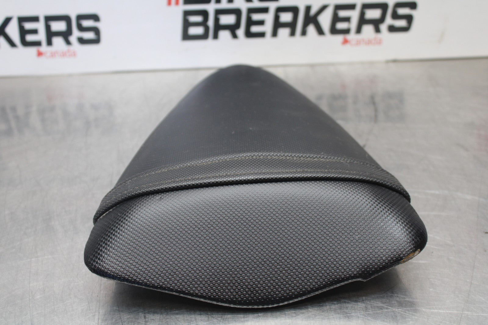 07-08 KAWASAKI NINJA ZX6R REAR BACK PASSENGER TANDEM SEAT PAD SADDLE  BB203