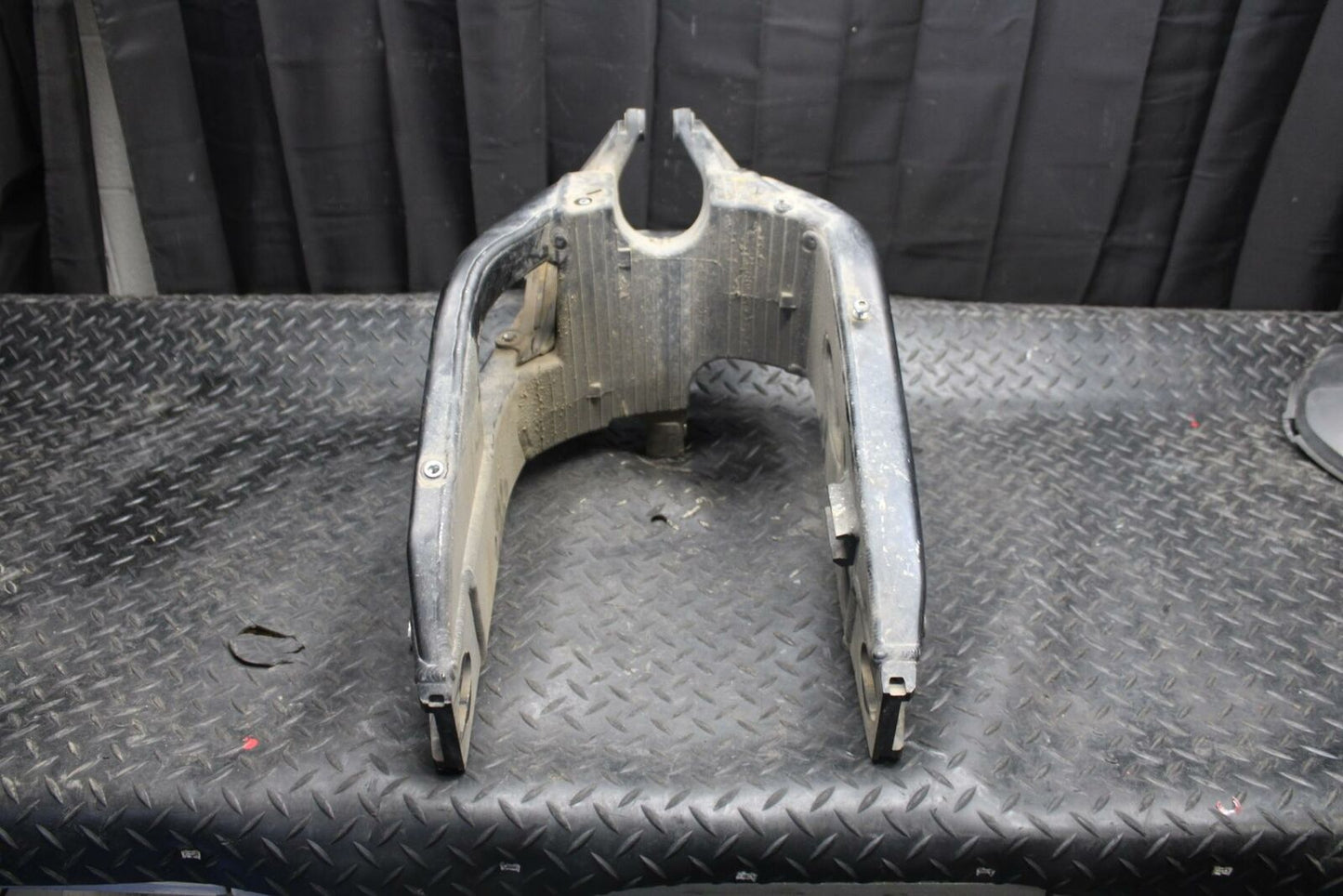 10-11 HONDA CBR1000RR REAR SWINGARM  SUSPENSION SWING ARM 52200-MFL-010 BB228