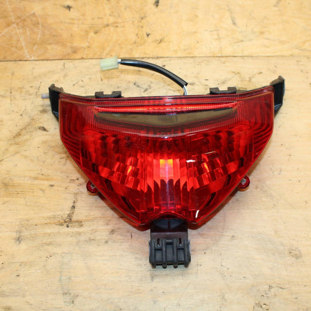 07-12 SUZUKI BANDIT 650S REAR TAIL TAILLIGHT BACK BRAKE LIGHT BB328