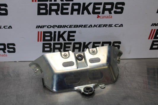 08-10 SUZUKI GSXR 600 FRONT GAS TANK FAIRING COWL COVER MOUNT BRACKET BB202