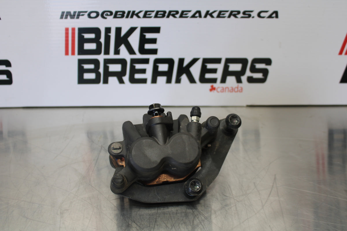 23 YAMAHA YZF R3 RIGHT FRONT BRAKE CALIPER BB147