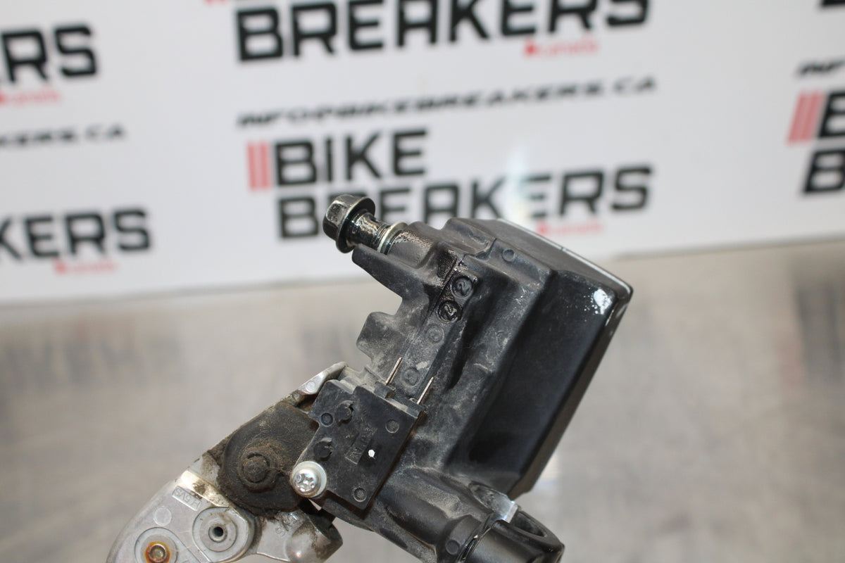 09-15 YAMAHA FZ6R FRONT BRAKE MASTER CYLINDER w/ LEVER BB161
