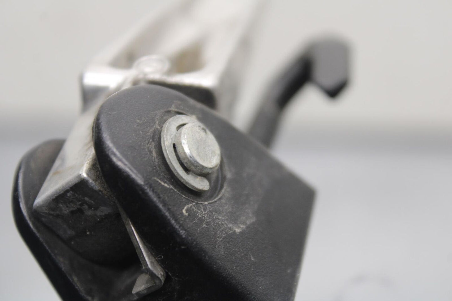 2011 Suzuki GSXR600 REAR BACK PASSENGER PEG SET PAIR BB602
