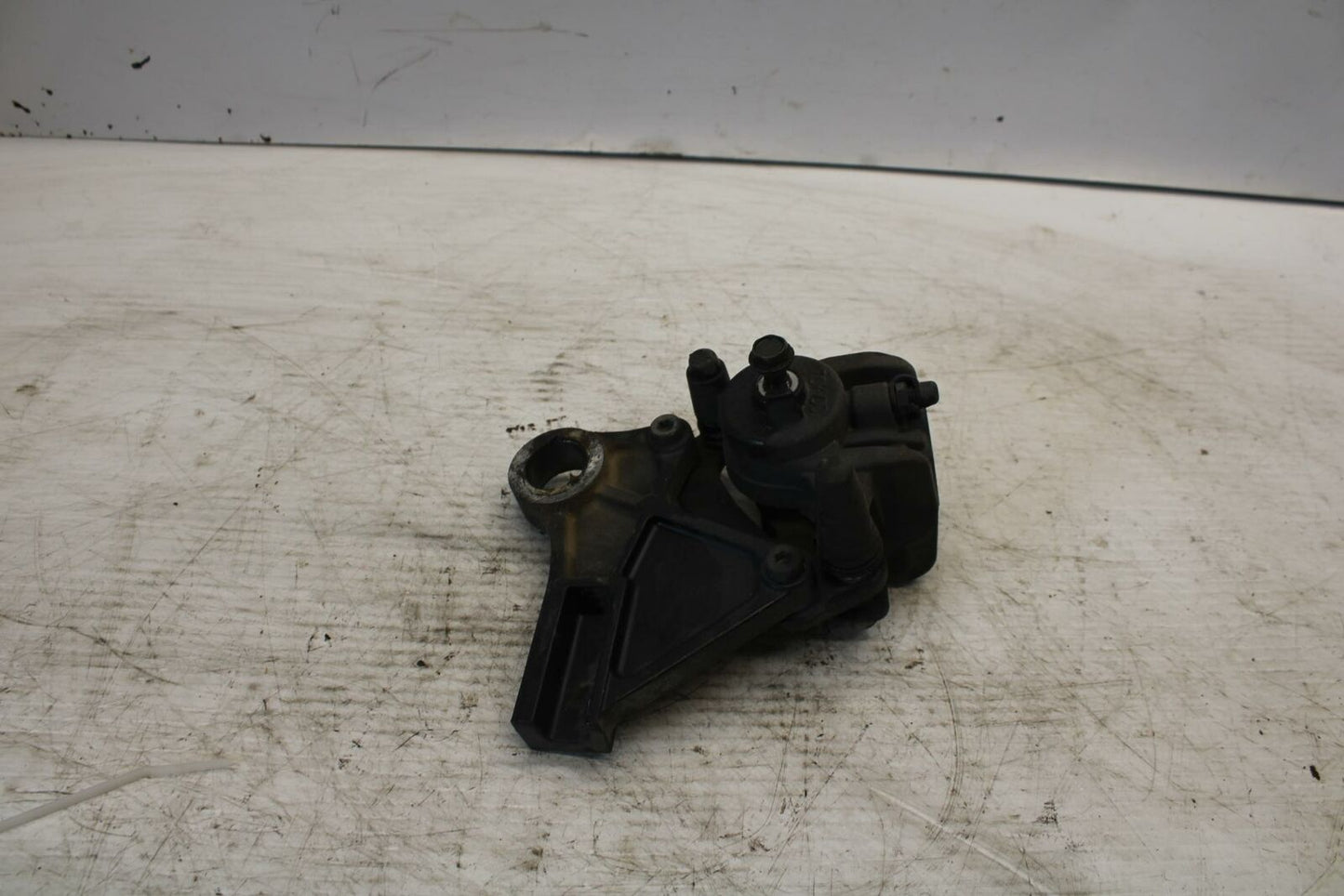 07-08 KAWASAKI NINJA ZX6R REAR BACK BRAKE CALIPER W MOUNT BRACKET BB274