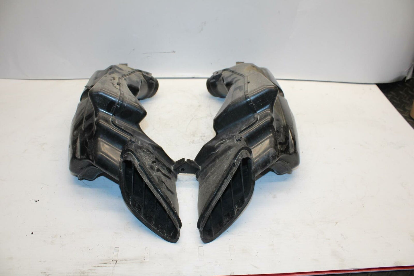 08-09 SUZUKI GSXR600 RIGHT LEFT AIR INTAKE DUCTS BB262