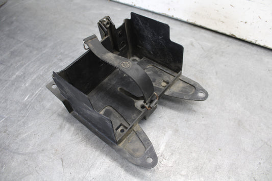 04-06 YAMAHA YZF R1 REAR BACK TAIL UNDERTAIL BATTERY TRAY PLASTIC BB659