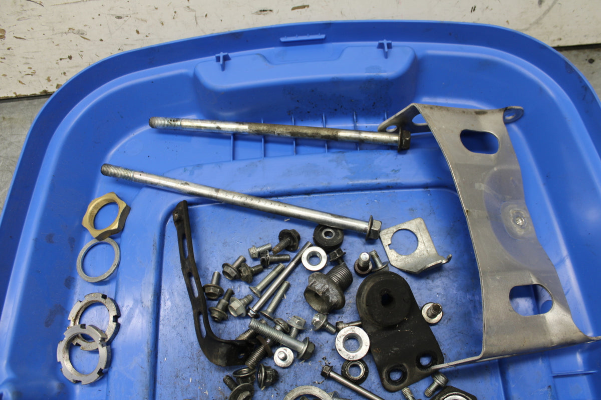 06-07 SUZUKI GSXR 600 MOUNTING BOLTS HARDWARE MOTOR SCREWS BB737