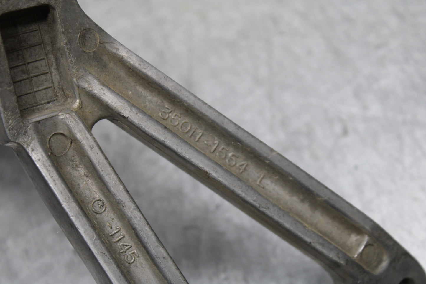 93-94 KAWASAKI NINJA ZX7R REAR BACK PASSENGER PEG SET PAIR BB122