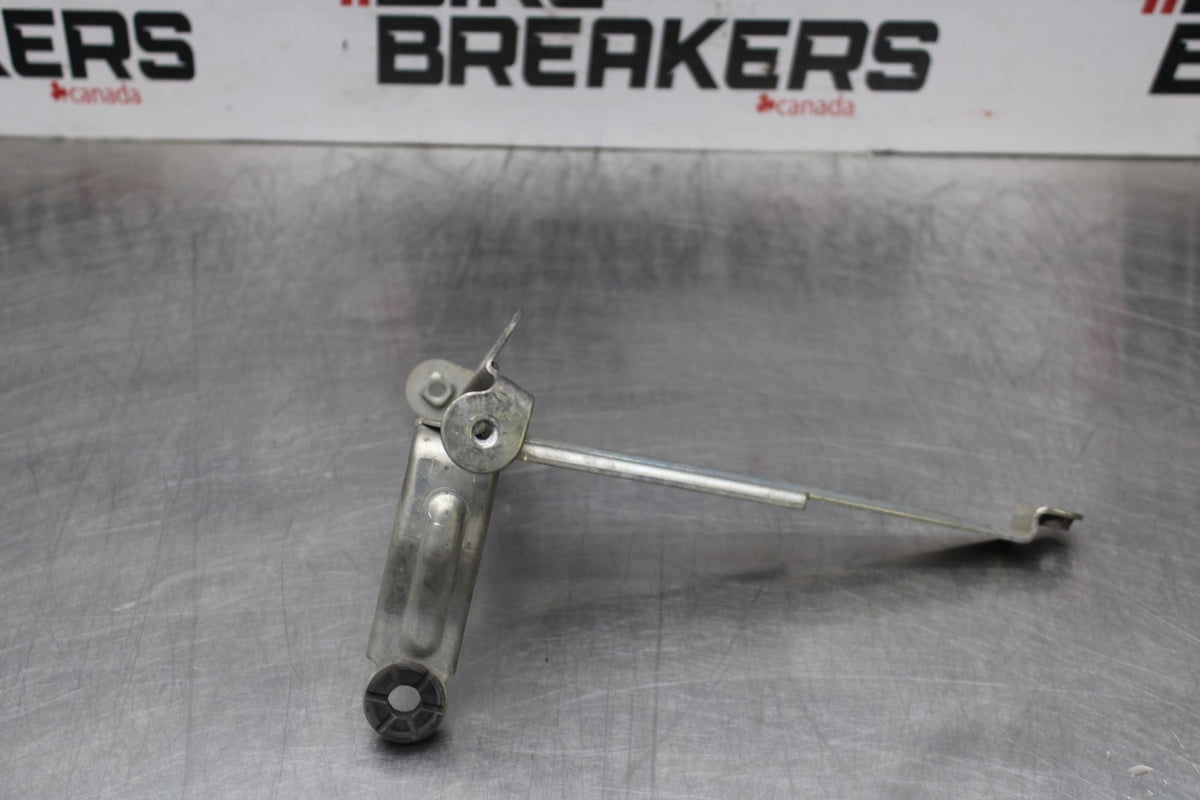 09 SUZUKI GSXR1000 OIL COOLER MOUNTING BRACKET MOUNT SUPPORT BB777