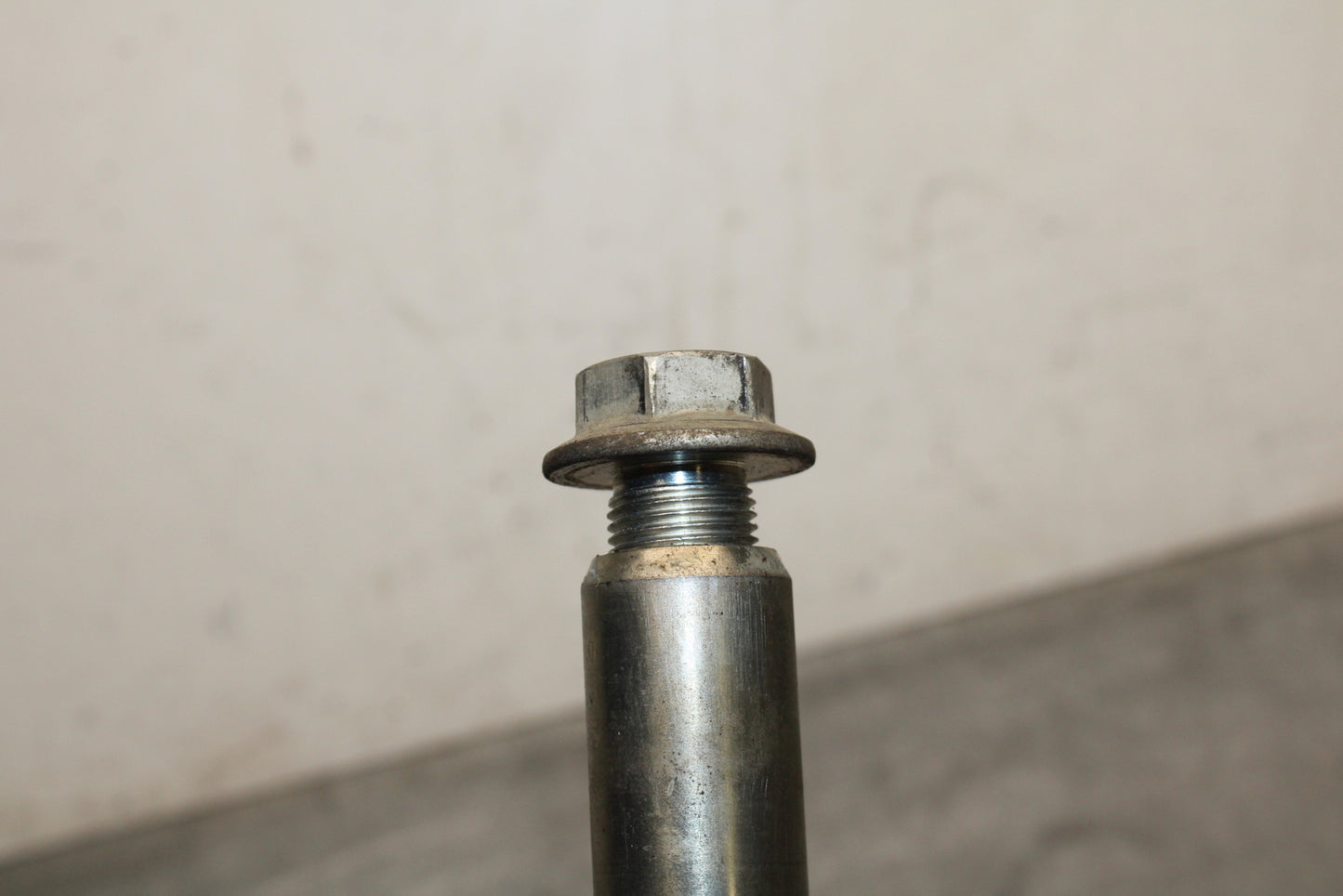 13-16 SUZUKI BANDIT 1250S ABS FRONT WHEEL RIM AXLE PIVOT BOLT BB134
