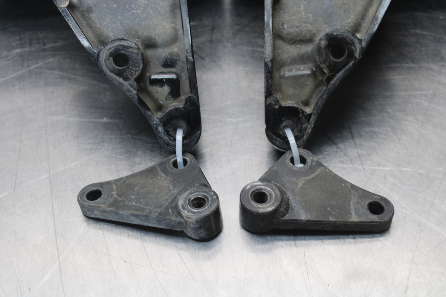 03-08 KAWASAKI VULCAN 1600 REAR PASSENGER FOOT STEP PEG SET PAIR BB196