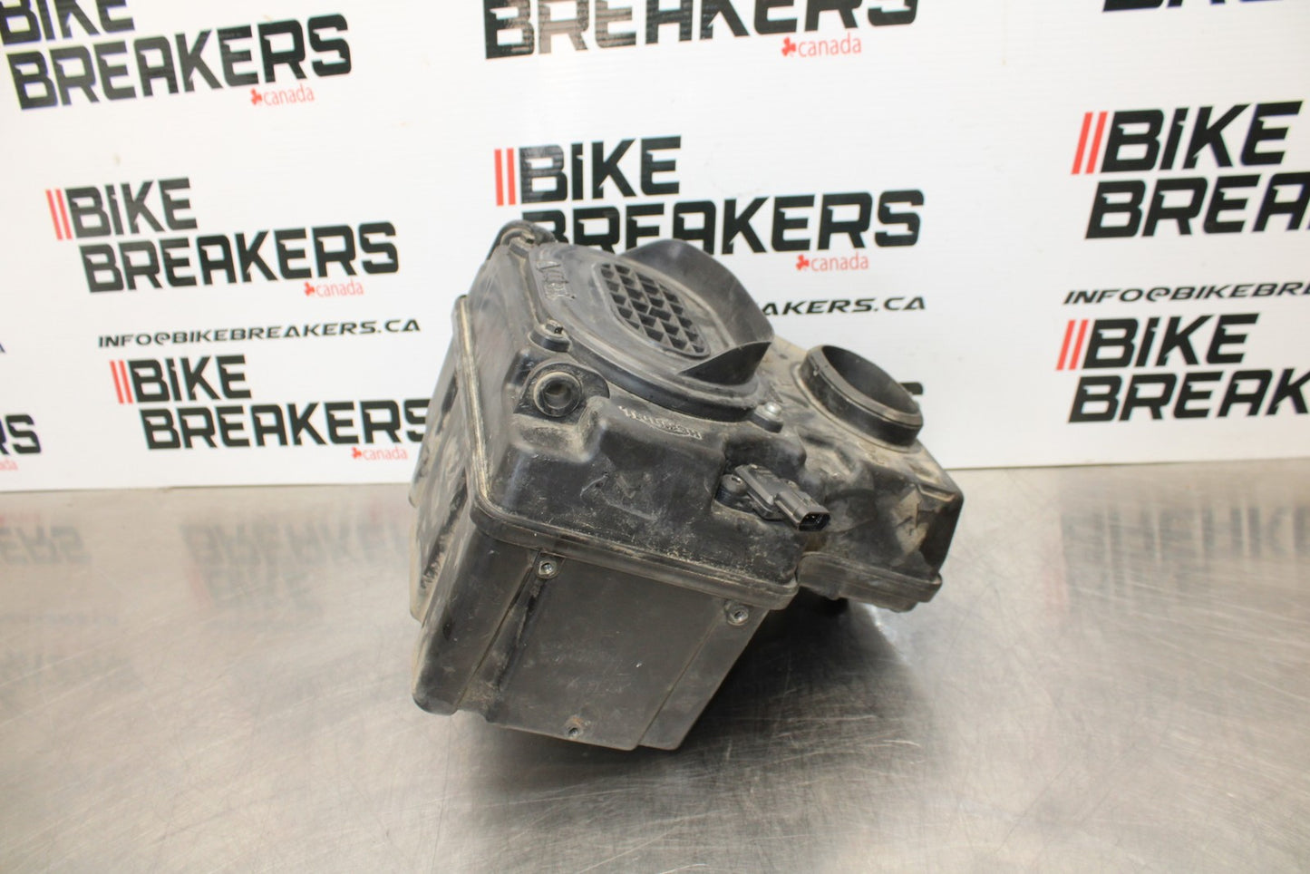 05 TRIUMPH ROCKET III AIRBOX AIR INTAKE FILTER BOX BB186