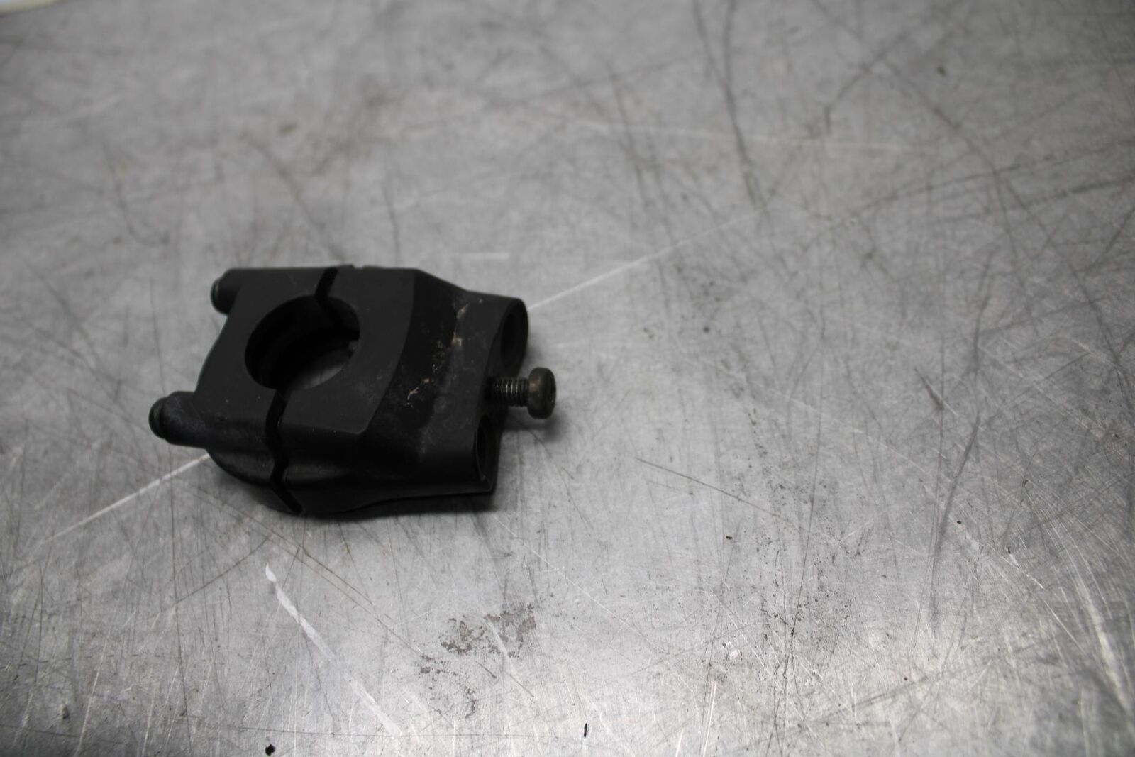 07-08 KAWASAKI CONCOURS 1400 ABS THROTTLE CABLE LINE HOUSING GUIDE BB449