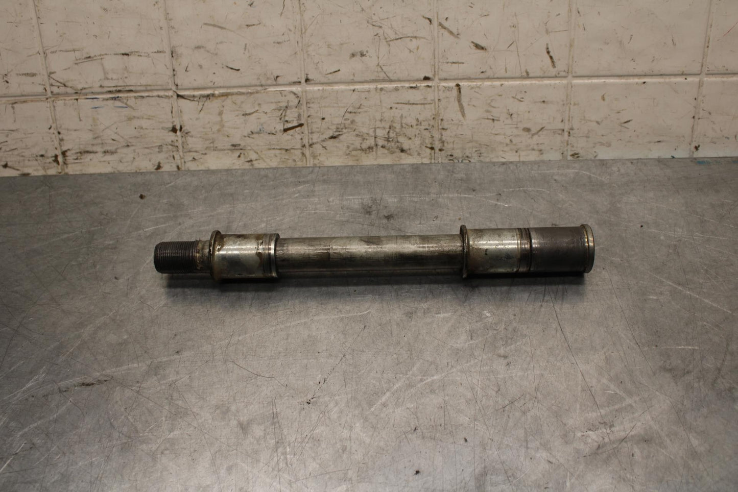 2005 Kawasaki Vulcan 1600 VN1600D Nomad FRONT WHEEL RIM AXLE PIVOT BOLT BB556