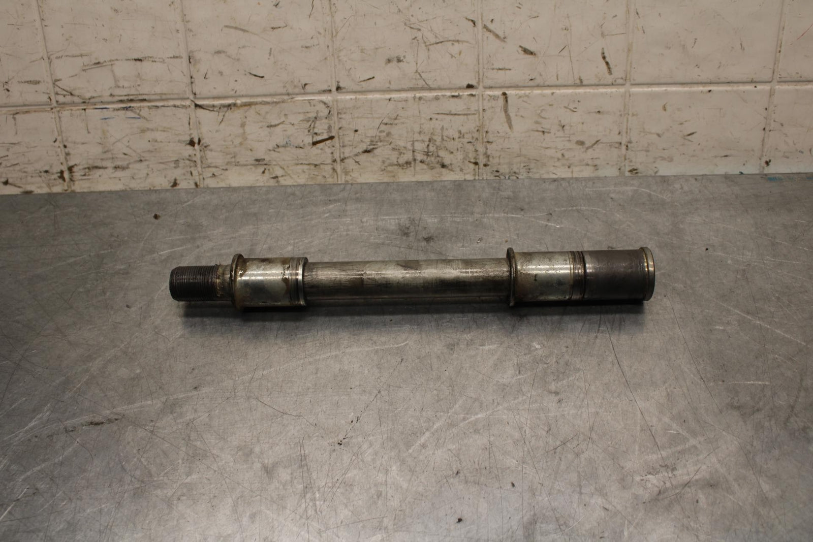 2005 Kawasaki Vulcan 1600 VN1600D Nomad FRONT WHEEL RIM AXLE PIVOT BOLT BB556