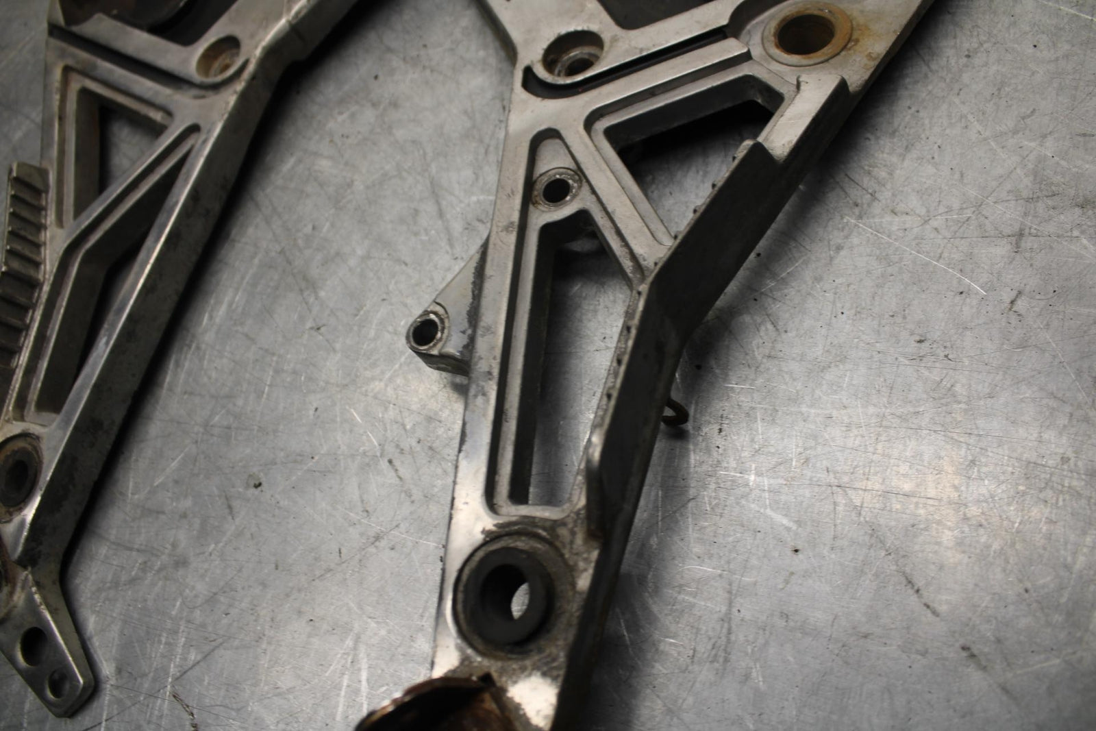 84-85 YAMAHA FJ1100 LEFT RIGHT REARSET REAR SET DRIVER PEG BRACKETS MOUNTS BB29