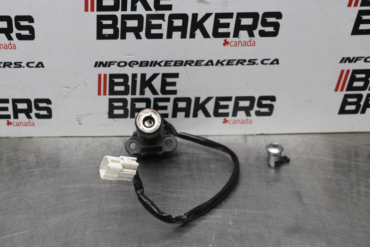 18-26 KAWASAKI Z400 IGNITION LOCK NO KEY BB852