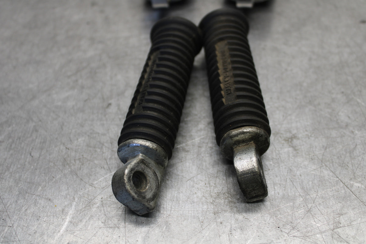 04-16 HARLEY-DAVIDSON SPORTSTER 883 FRONT REAR FOOT RESTS PEGS SET PAIR BB680