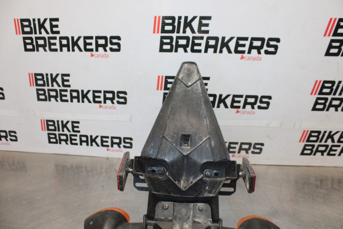 17-18 YAMAHA YZF R3 REAR BACK FENDER MUD GUARD BB00