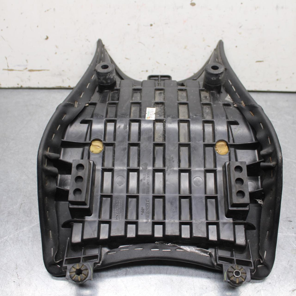 15-18 HONDA CB300FA FRONT DRIVERS SEAT PAD SADDLE PILLION BB646