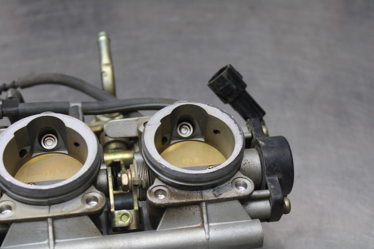 05 YAMAHA YZF R6 MAIN FUEL INJECTORS / THROTTLE BODIES BB858
