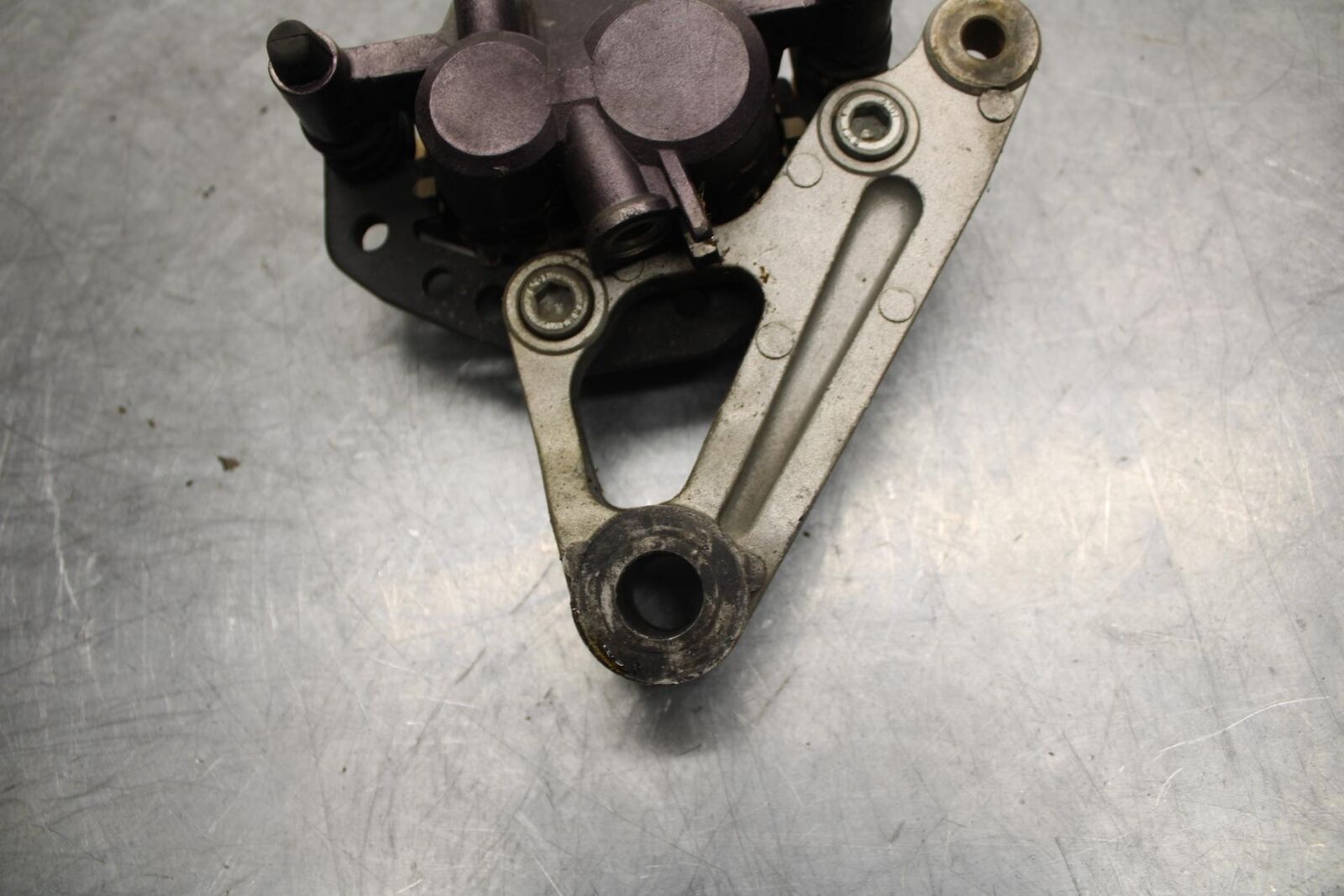 1996 Kawasaki Ninja 600R ZX600C REAR BACK BRAKE CALIPER W MOUNT BRACKET BB35