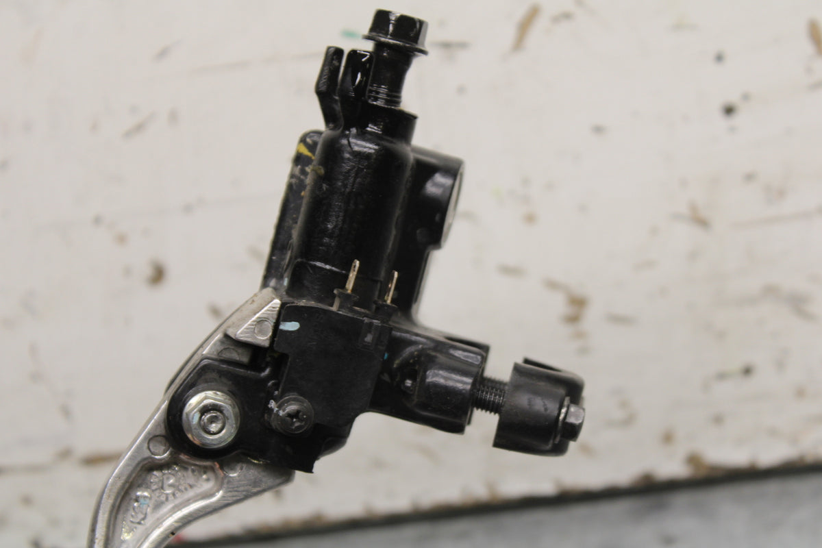 15-16 HONDA CB300F FRONT BRAKE MASTER CYLINDER w/ LEVER BB740