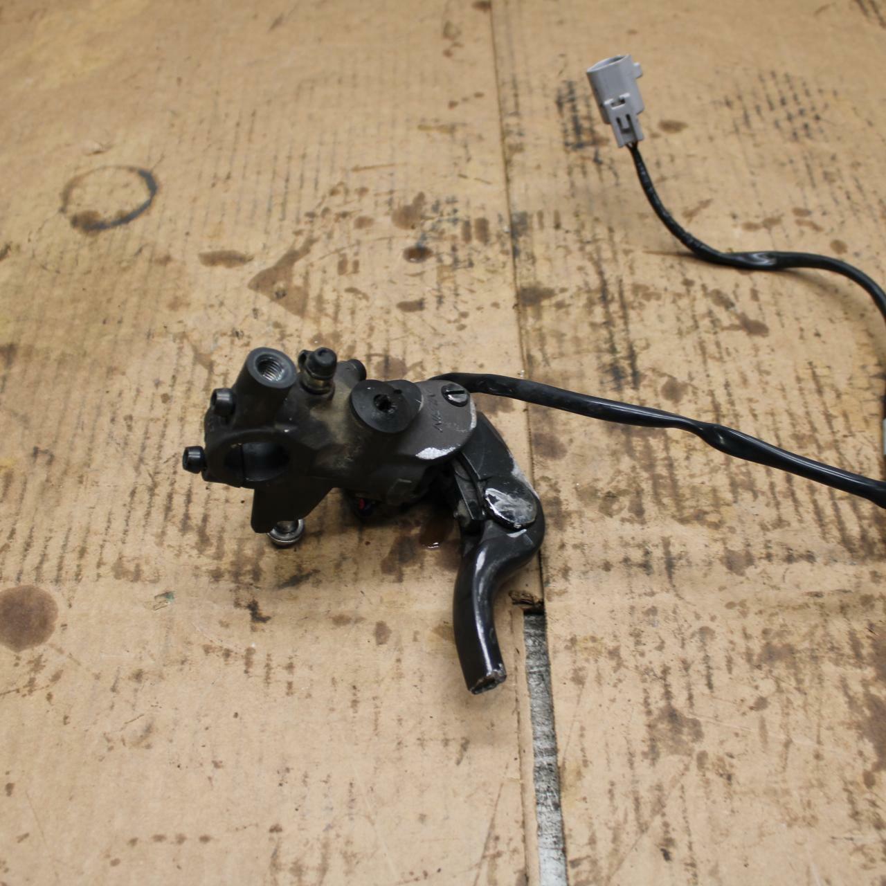 20-22 KAWASAKI Z H2 FRONT BRAKE MASTER CYLINDER w/ LEVER BB382