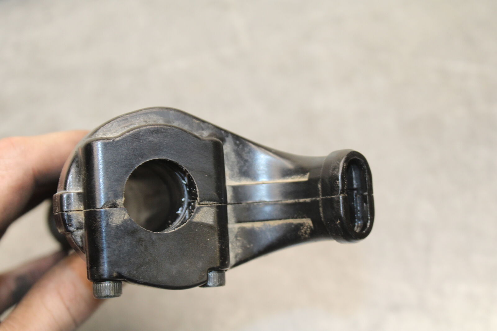 07-08 YAMAHA YZF R1 THROTTLE CABLE LINE HOUSING GUIDE BB724