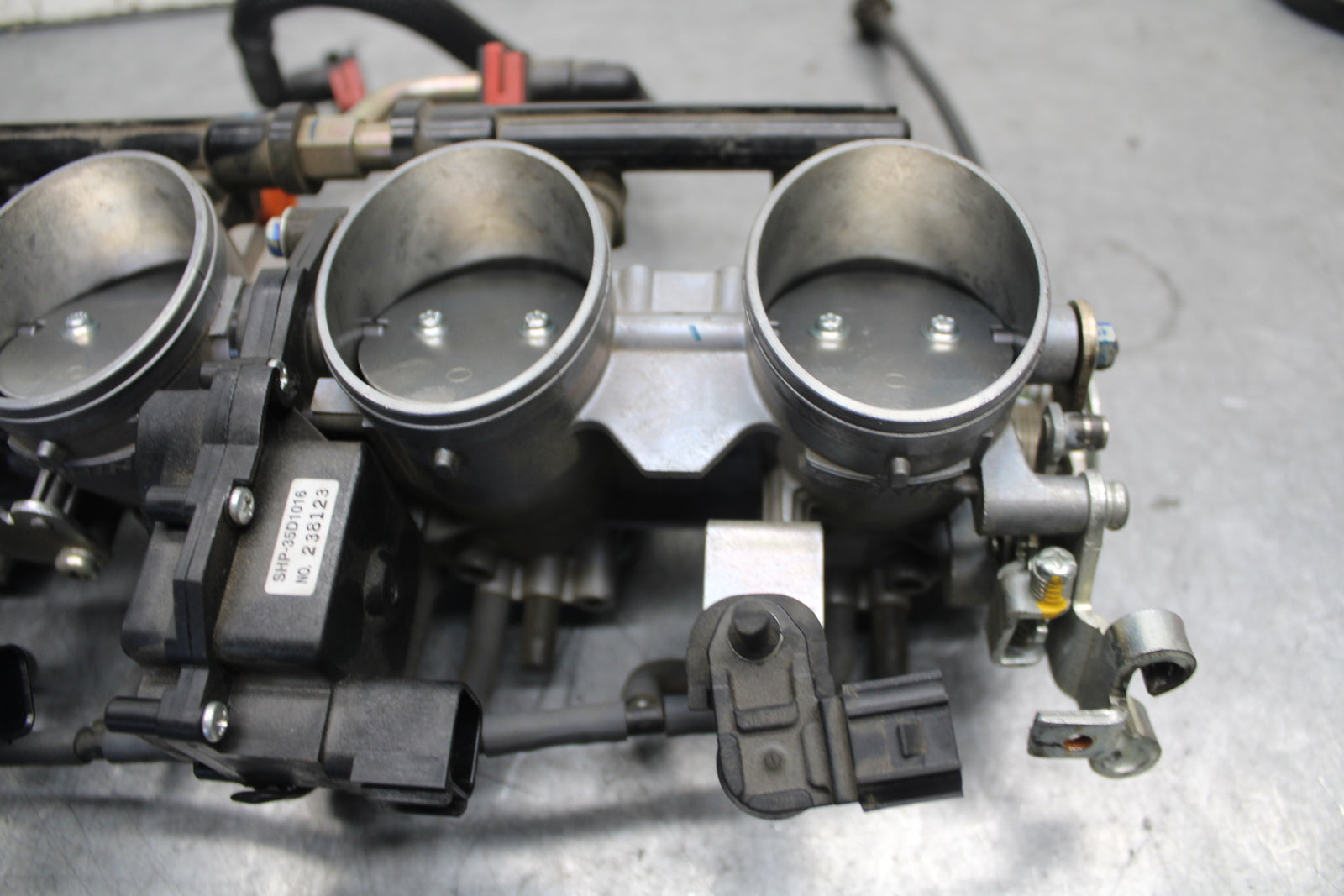 13-18 KAWASAKI NINJA ZX6R MAIN FUEL INJECTORS / THROTTLE BODIES BB682