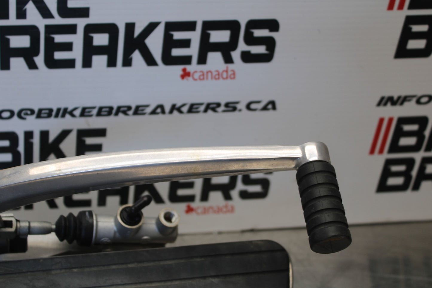 05-06 VICTORY KINGPIN DELUXE RIGHT FRONT FOOT REST PEG STEP BB195