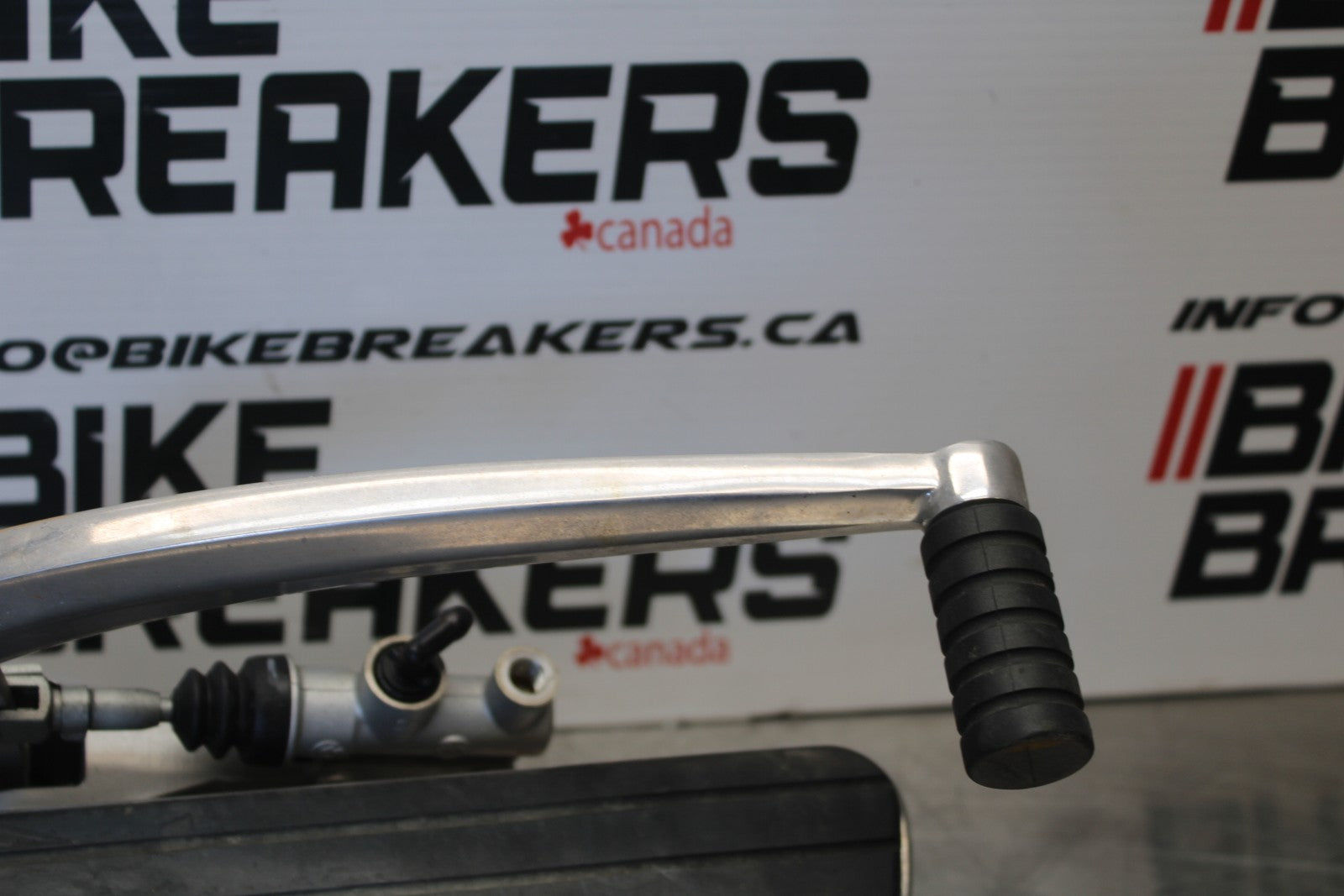 05-06 VICTORY KINGPIN DELUXE RIGHT FRONT FOOT REST PEG STEP BB195