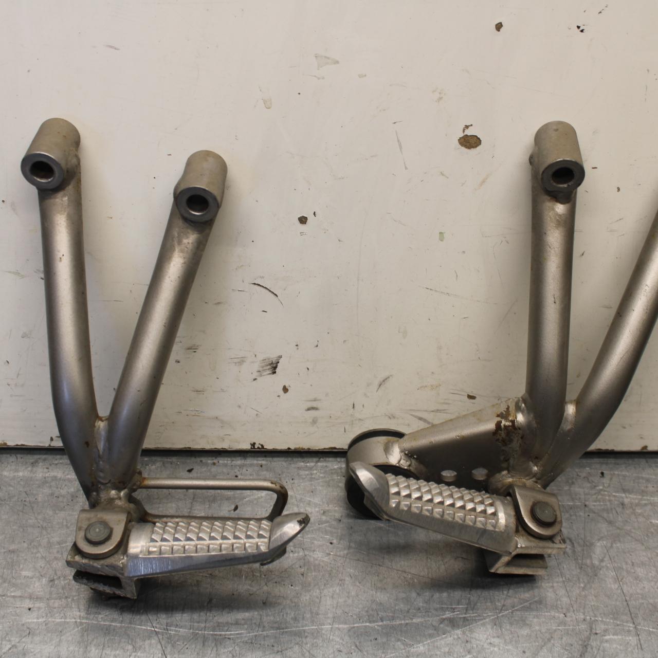 1995 Suzuki RF600R REAR FOOT RESTS PEGS STEPS SET PAIR BB615