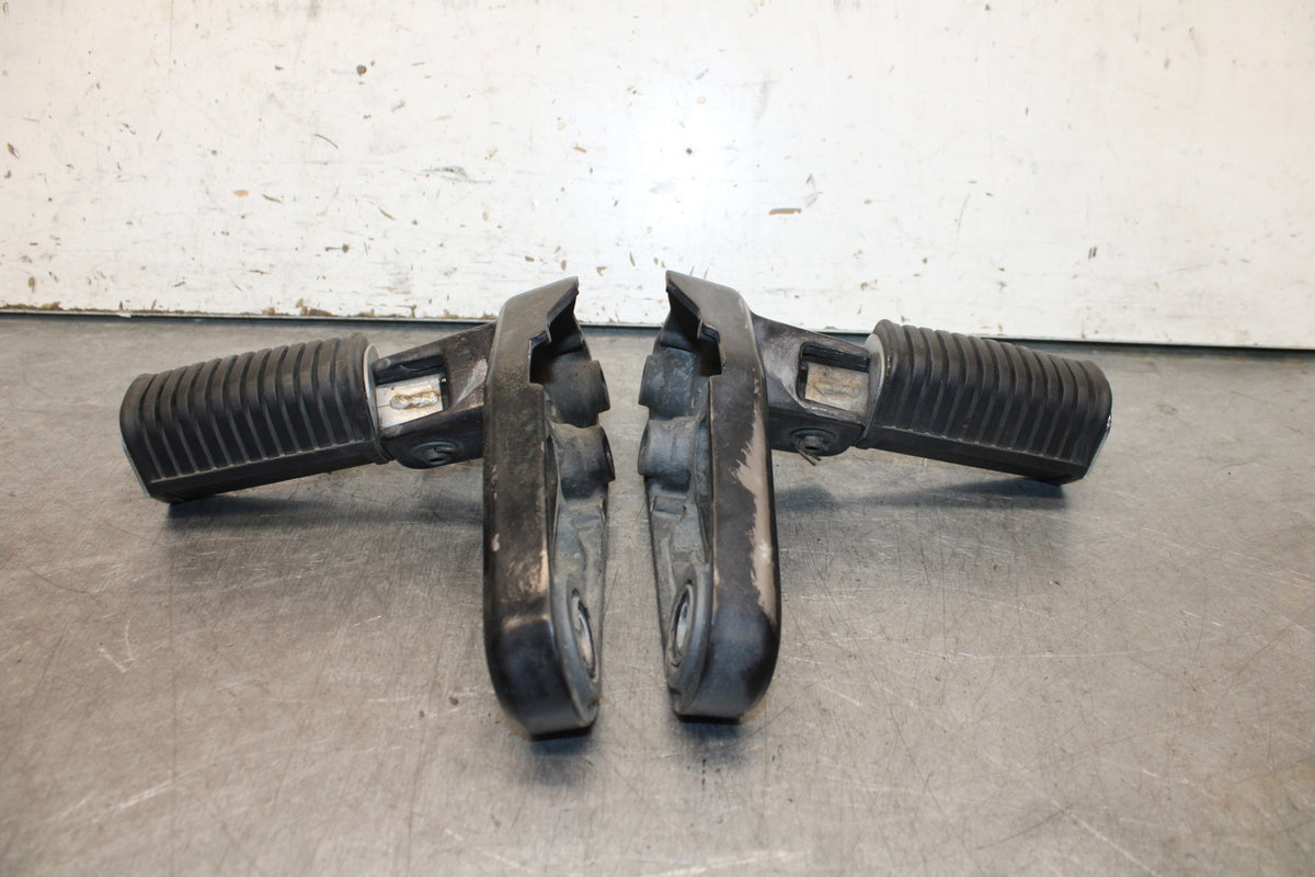 85-86 SUZUKI MADURA 1200 REAR PASSENGER FOOT STEP PEG  BB691