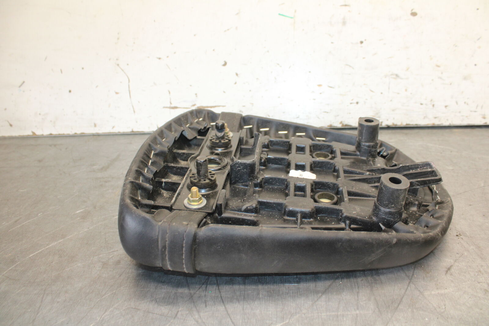 06-07 SUZUKI GSXR 600 REAR BACK PASSENGER TANDEM SEAT PAD SADDLE PILLION BB694