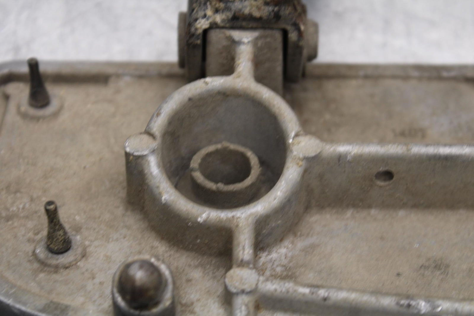 2005 Kawasaki Vulcan 1500 VN1500N Classic LEFT FRONT FOOT PEG BOARD BB576