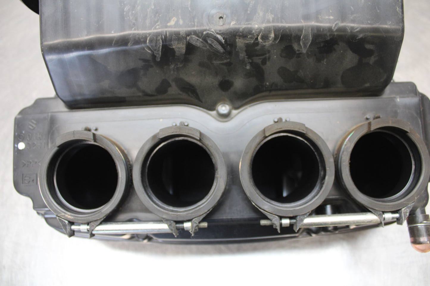 08-10 SUZUKI GSXR 600 AIRBOX AIR INTAKE FILTER BOX BB202