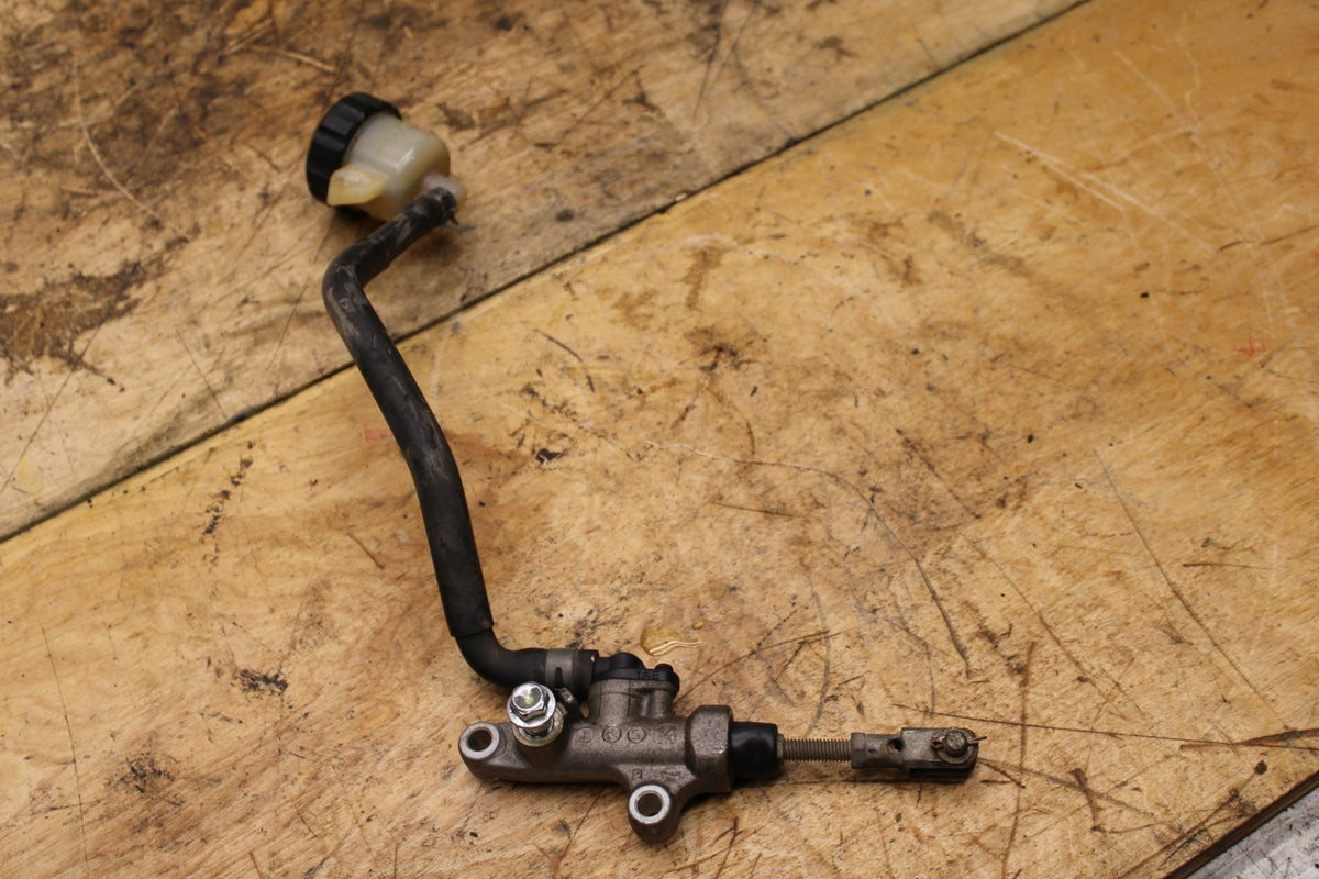 91-93 YAMAHA FZR1000 REAR BACK BRAKE MASTER CYLINDER W RESERVOIR BB339