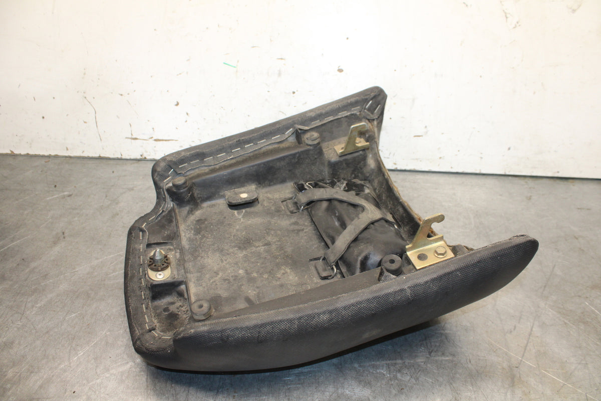01-06 TRIUMPH TIGER 955I REAR BACK PASSENGER TANDEM SEAT PAD SADDLE BB693