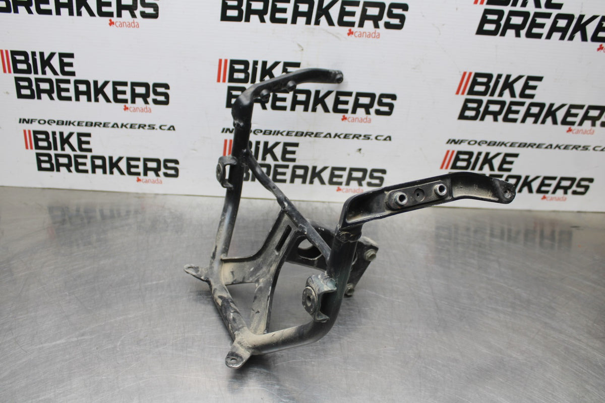 01-03 SUZUKI GSXR600 UPPER FAIRING MIRROR GAUGES STAY BRACKET BB841