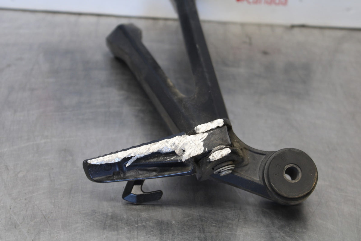 18 SUZUKI GSXR750 RIGHT REAR BACK PASSENGER PEG BB891