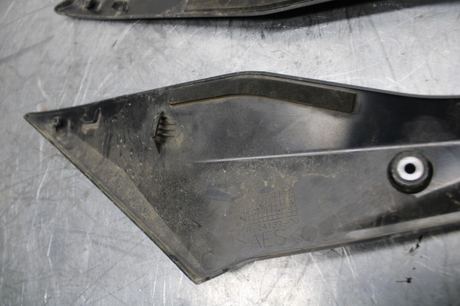  18 YAMAHA YZF R1  RIGHT LEFT GAS FUEL TANK PANELS COVERS TRIM SET COWLS  BB473