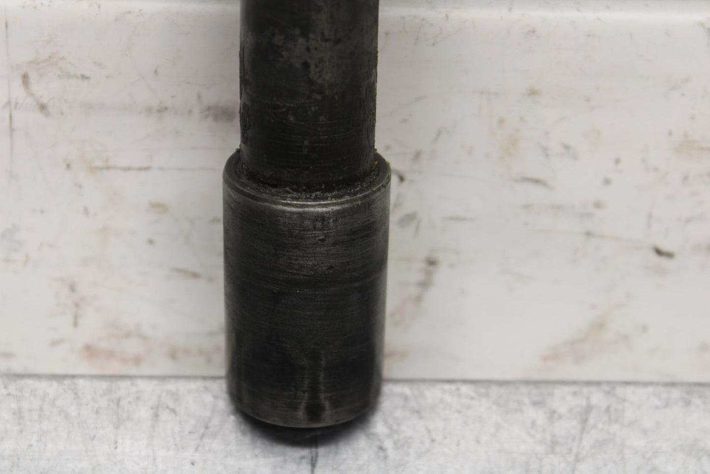 05 YAMAHA YZF R6S FRONT WHEEL RIM AXLE PIVOT BOLT BB600