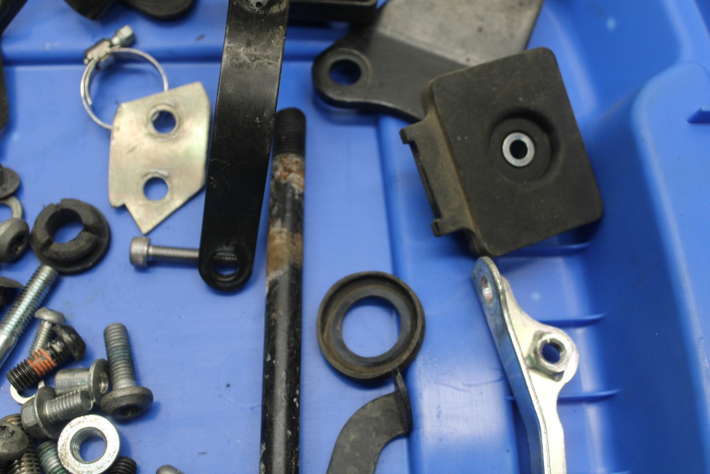 2007 Yamaha V Star 1300 XVS1300A MISCELLANEOUS BOLTS FASTENERS HARWARE BB78