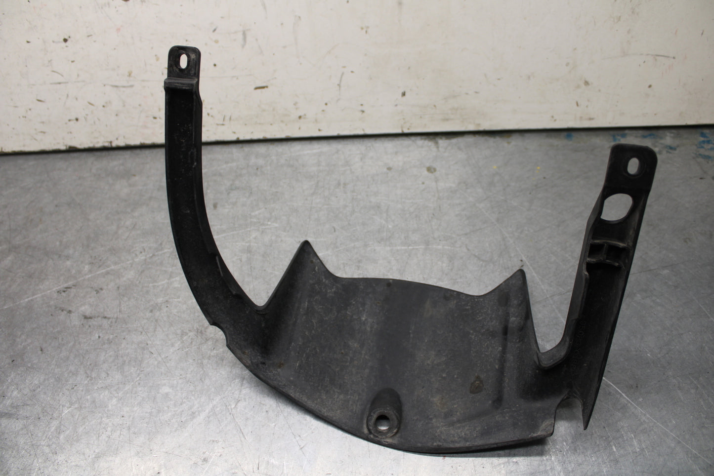 16 KAWASAKI NINJA ZX10R REAR BACK WHEEL TIRE HUGGER FENDER 35023-0188  BB650